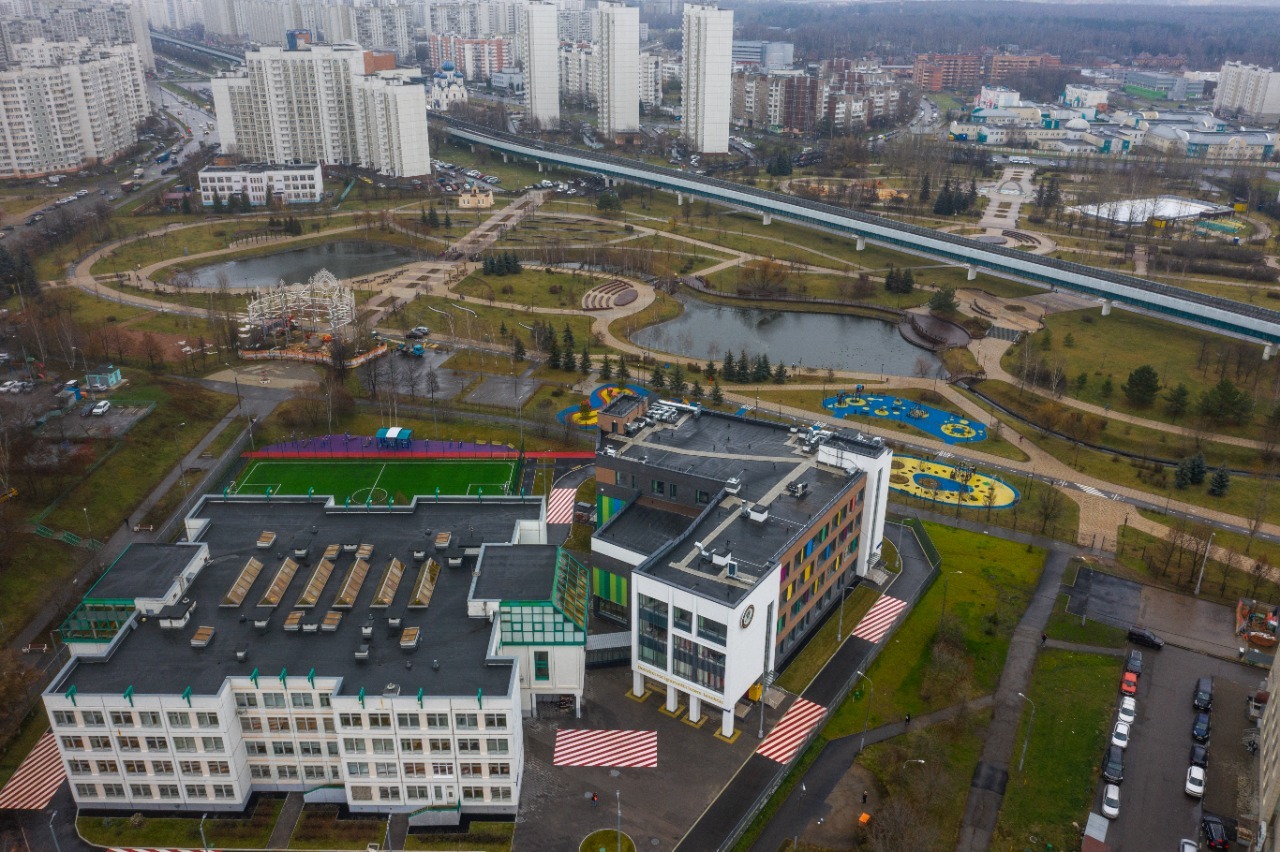 «Миланстрой» завершил строительство учебного корпуса на 1000 мест школы № 2007 в ТиНАО Москвы.